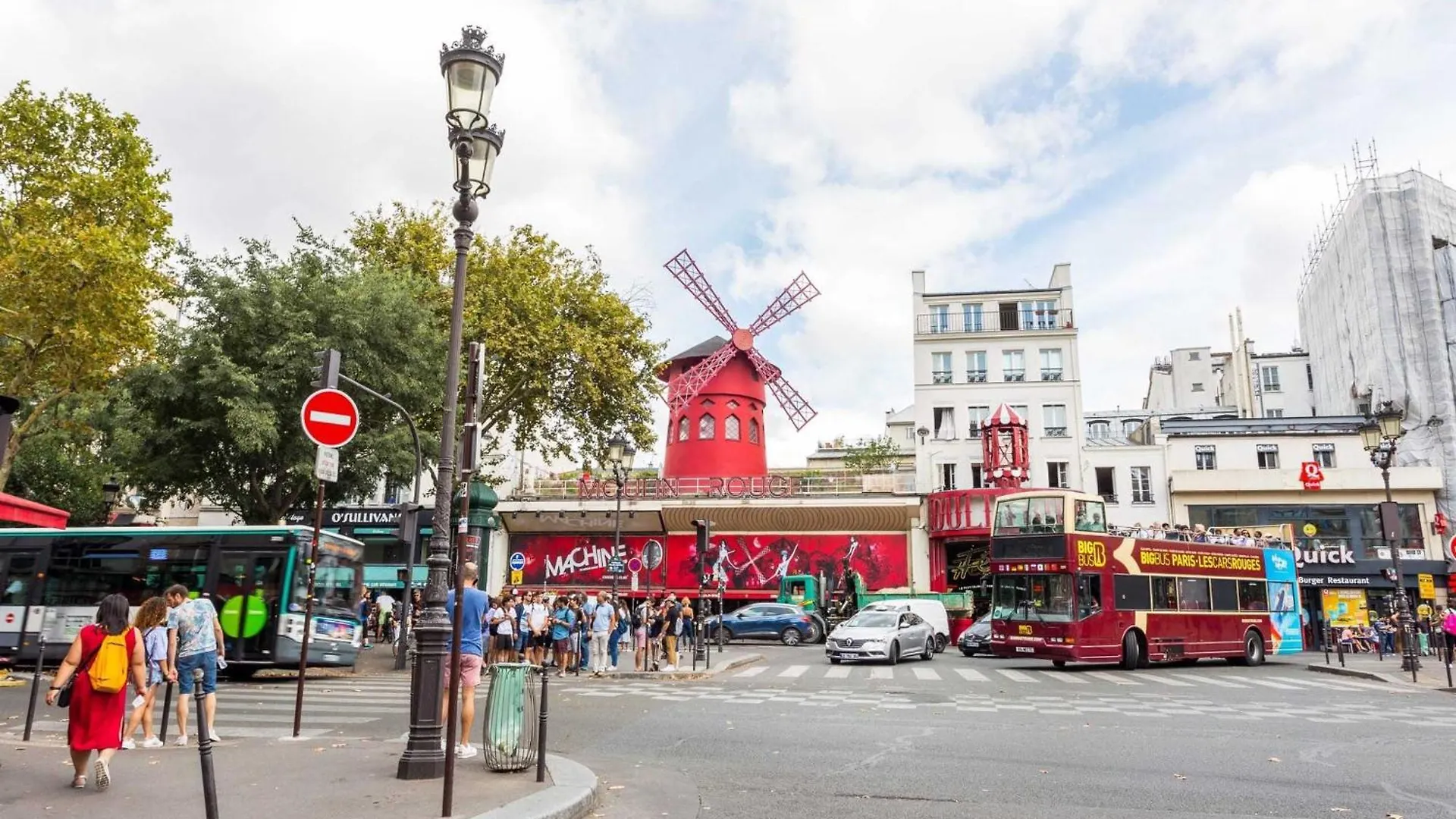 Cosy -2p- Place De Clichy-gare Saint Lazarre *