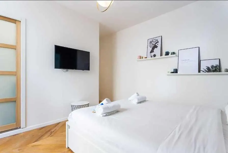 Cosy -2p- Place De Clichy-gare Saint Lazarre *